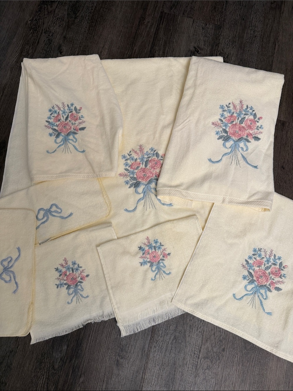 Vintage Avanti Look Embroidered Floral Towel Set 8 Pc Made in USA Ivory